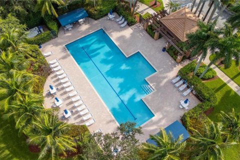 Townhouse in Weston, Florida 3 bedrooms, 134.06 sq.m. № 1926435 - photo 4