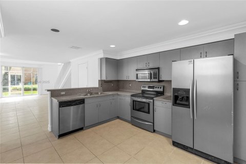 Townhouse in Weston, Florida 3 bedrooms, 134.06 sq.m. № 1926435 - photo 10