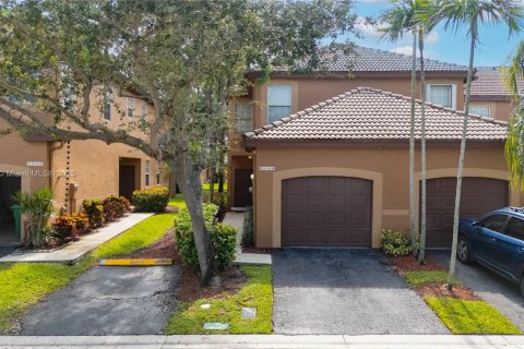 Townhouse in Weston, Florida 3 bedrooms, 134.06 sq.m. № 1926435 - photo 1