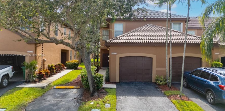 Townhouse in Weston, Florida 3 bedrooms, 134.06 sq.m. № 1926435