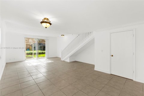 Townhouse in Weston, Florida 3 bedrooms, 134.06 sq.m. № 1926435 - photo 7