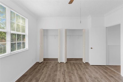 Townhouse in Weston, Florida 3 bedrooms, 134.06 sq.m. № 1926435 - photo 24