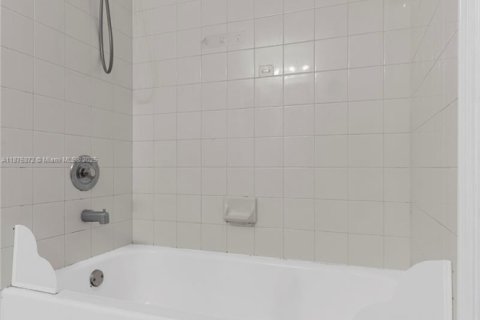 Townhouse in Weston, Florida 3 bedrooms, 134.06 sq.m. № 1926435 - photo 27