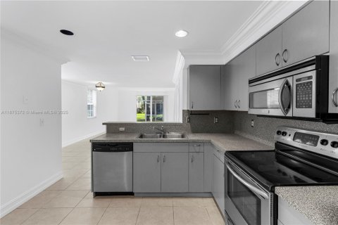 Townhouse in Weston, Florida 3 bedrooms, 134.06 sq.m. № 1926435 - photo 11