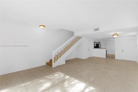 Townhouse in Weston, Florida 3 bedrooms, 134.06 sq.m. № 1926435 - photo 6