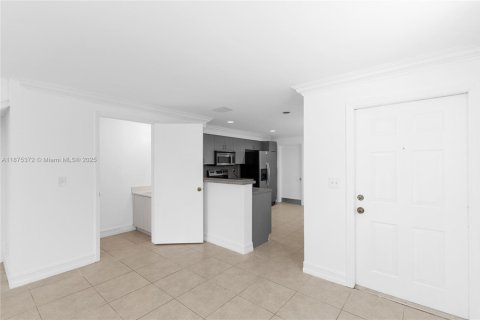 Townhouse in Weston, Florida 3 bedrooms, 134.06 sq.m. № 1926435 - photo 13