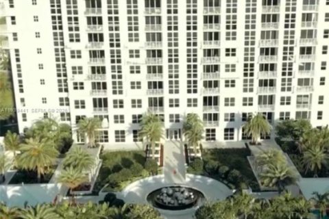 Condominio en alquiler en Hollywood, Florida, 1 dormitorio, 62.43 m2 № 2088589 - foto 3