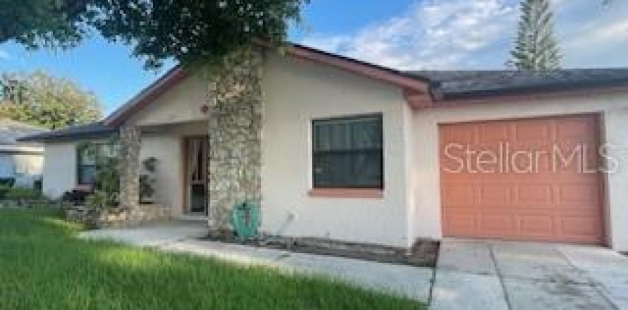 House in Orlando, Florida 3 bedrooms, 125.23 sq.m. № 2376826