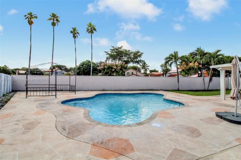 House in Hialeah, Florida 3 bedrooms, 155.98 sq.m. № 1975156 - photo 23