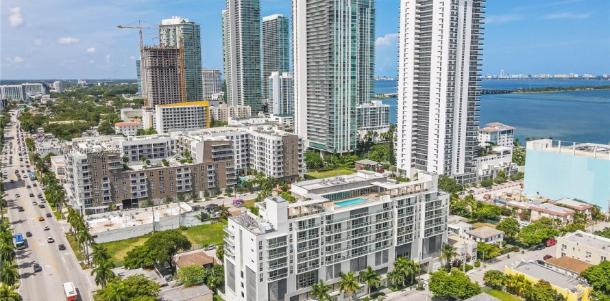 Condominio en Miami, Florida, 1 dormitorio  № 1941210