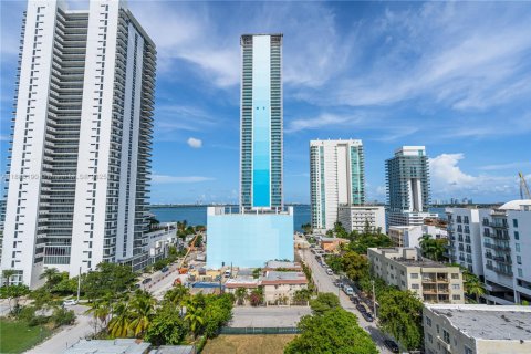 Condominio en alquiler en Miami, Florida, 1 dormitorio, 52.03 m2 № 1941210 - foto 17