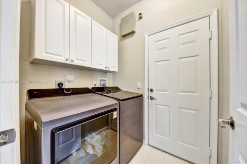 Casa en venta en Coral Springs, Florida, 4 dormitorios, 205.87 m2 № 2071260 - foto 22