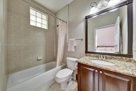 Casa en venta en Coral Springs, Florida, 4 dormitorios, 205.87 m2 № 2071260 - foto 19