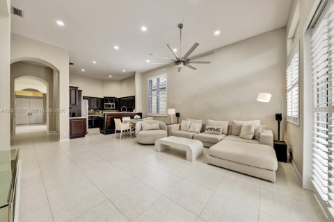 Casa en venta en Coral Springs, Florida, 4 dormitorios, 205.87 m2 № 2071260 - foto 2