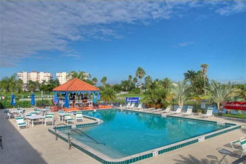 Condo in Palmetto, Florida, 2 bedrooms  № 1916839 - photo 25
