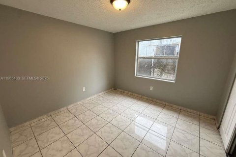 Condo in Miami, Florida, 2 bedrooms  № 2027019 - photo 11