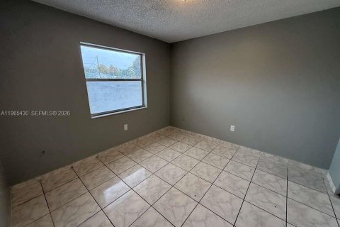 Condo in Miami, Florida, 2 bedrooms  № 2027019 - photo 13