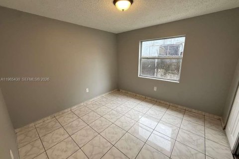 Condo in Miami, Florida, 2 bedrooms  № 2027019 - photo 9