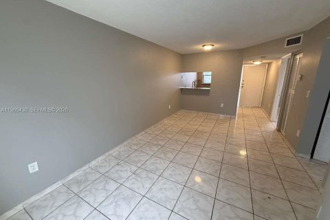 Condo in Miami, Florida, 2 bedrooms  № 2027019 - photo 7