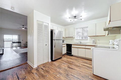 Copropriété à louer à Orlando, Floride: 3 chambres, 121.7 m2 № 2383436 - photo 4
