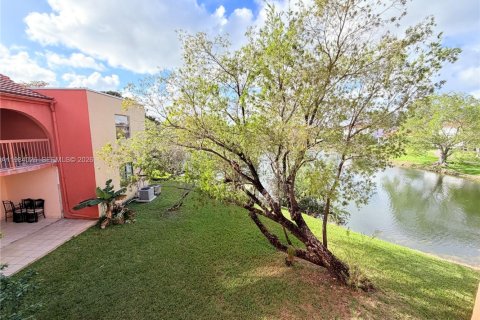 Снять в аренду кондоминиум в Майами, Флорида 2 спальни, 92.9м2, № 2051377 - фото 5