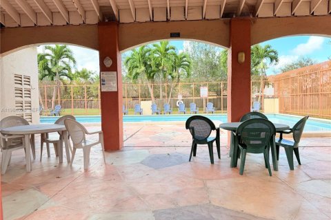 Снять в аренду кондоминиум в Майами, Флорида 2 спальни, 92.9м2, № 2051377 - фото 17