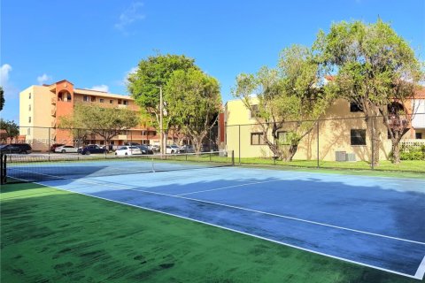 Снять в аренду кондоминиум в Майами, Флорида 2 спальни, 92.9м2, № 2051377 - фото 19