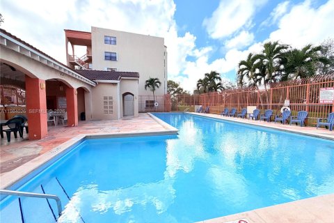 Снять в аренду кондоминиум в Майами, Флорида 2 спальни, 92.9м2, № 2051377 - фото 18