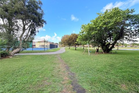 Снять в аренду кондоминиум в Майами, Флорида 2 спальни, 92.9м2, № 2051377 - фото 21