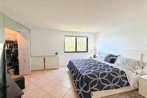 Снять в аренду кондоминиум в Майами, Флорида 2 спальни, 92.9м2, № 2051377 - фото 12