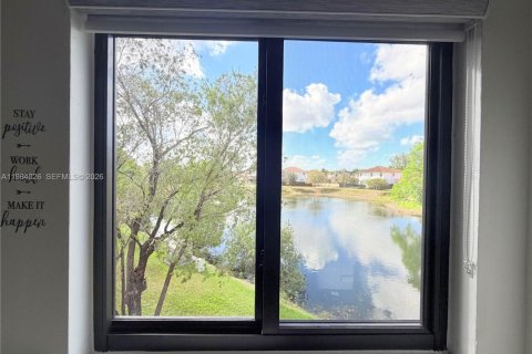 Снять в аренду кондоминиум в Майами, Флорида 2 спальни, 92.9м2, № 2051377 - фото 9