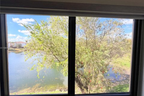 Снять в аренду кондоминиум в Майами, Флорида 2 спальни, 92.9м2, № 2051377 - фото 13