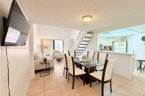 Кондоминиум с 2 спальнями в Майами, Флорида № 2051377