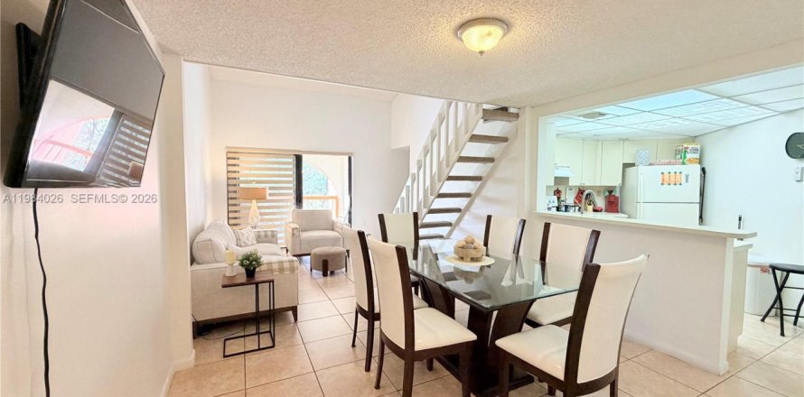 Кондоминиум с 2 спальнями в Майами, Флорида № 2051377