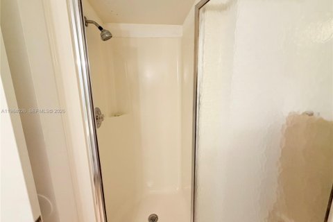 Снять в аренду кондоминиум в Майами, Флорида 2 спальни, 92.9м2, № 2051377 - фото 11