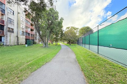 Снять в аренду кондоминиум в Майами, Флорида 2 спальни, 92.9м2, № 2051377 - фото 22