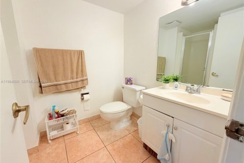 Снять в аренду кондоминиум в Майами, Флорида 2 спальни, 92.9м2, № 2051377 - фото 10