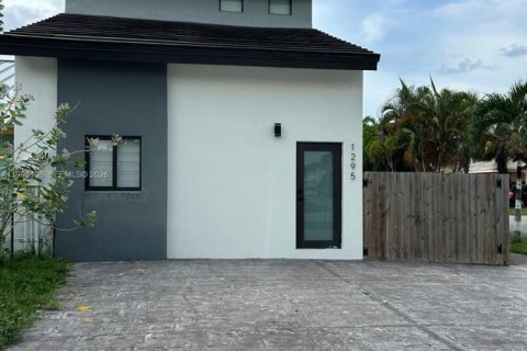 Adosado en Homestead, Florida 2 dormitorios, 97.08 m2 № 2058372