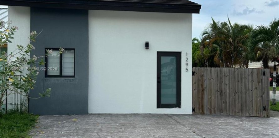 Adosado en Homestead, Florida 2 dormitorios, 97.08 m2 № 2058372