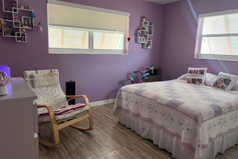 House in Pembroke Pines, Florida 3 bedrooms, 139.82 sq.m. № 1783710 - photo 16