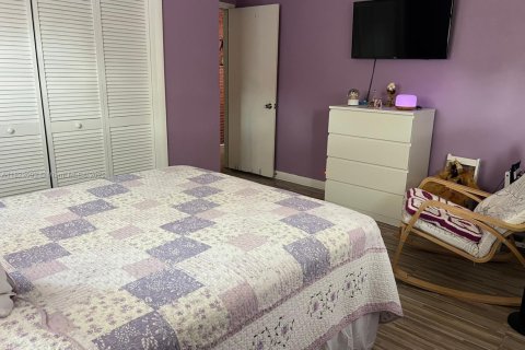 House in Pembroke Pines, Florida 3 bedrooms, 139.82 sq.m. № 1783710 - photo 18