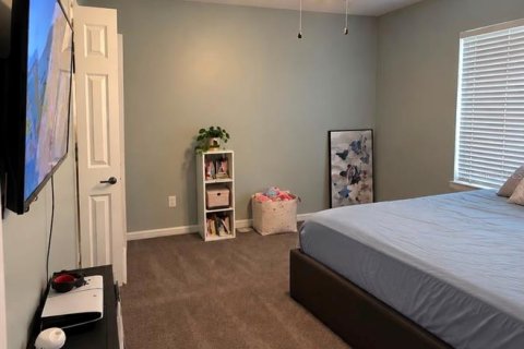 House in Winter Haven, Florida 4 bedrooms, 211.82 sq.m. № 2393879 - photo 3