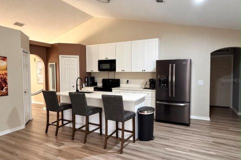 House in Winter Haven, Florida 4 bedrooms, 211.82 sq.m. № 2393879 - photo 4