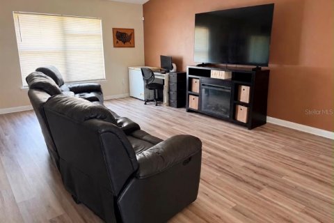 House in Winter Haven, Florida 4 bedrooms, 211.82 sq.m. № 2393879 - photo 9