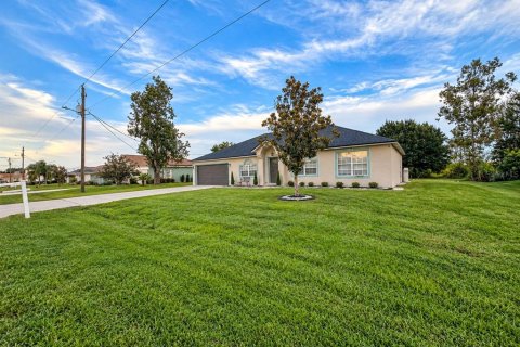 House in Winter Haven, Florida 4 bedrooms, 211.82 sq.m. № 2393879 - photo 13