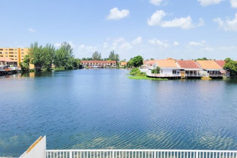 Copropriété à vendre à Hialeah, Floride: 3 chambres, 122.35 m2 № 1709157 - photo 26