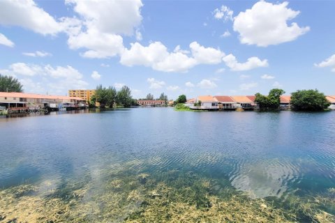 Copropriété à vendre à Hialeah, Floride: 3 chambres, 122.35 m2 № 1709157 - photo 15
