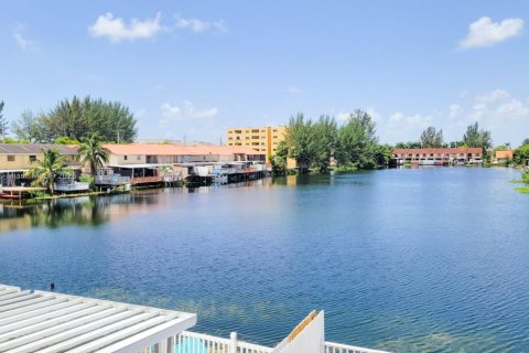Copropriété à vendre à Hialeah, Floride: 3 chambres, 122.35 m2 № 1709157 - photo 27