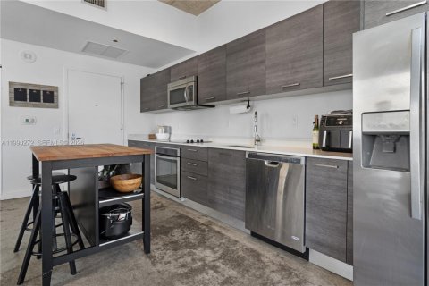 Condo in Miami, Florida, 1 bedroom  № 2057593 - photo 14