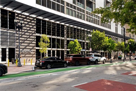 Condo in Miami, Florida, 1 bedroom  № 2057593 - photo 30